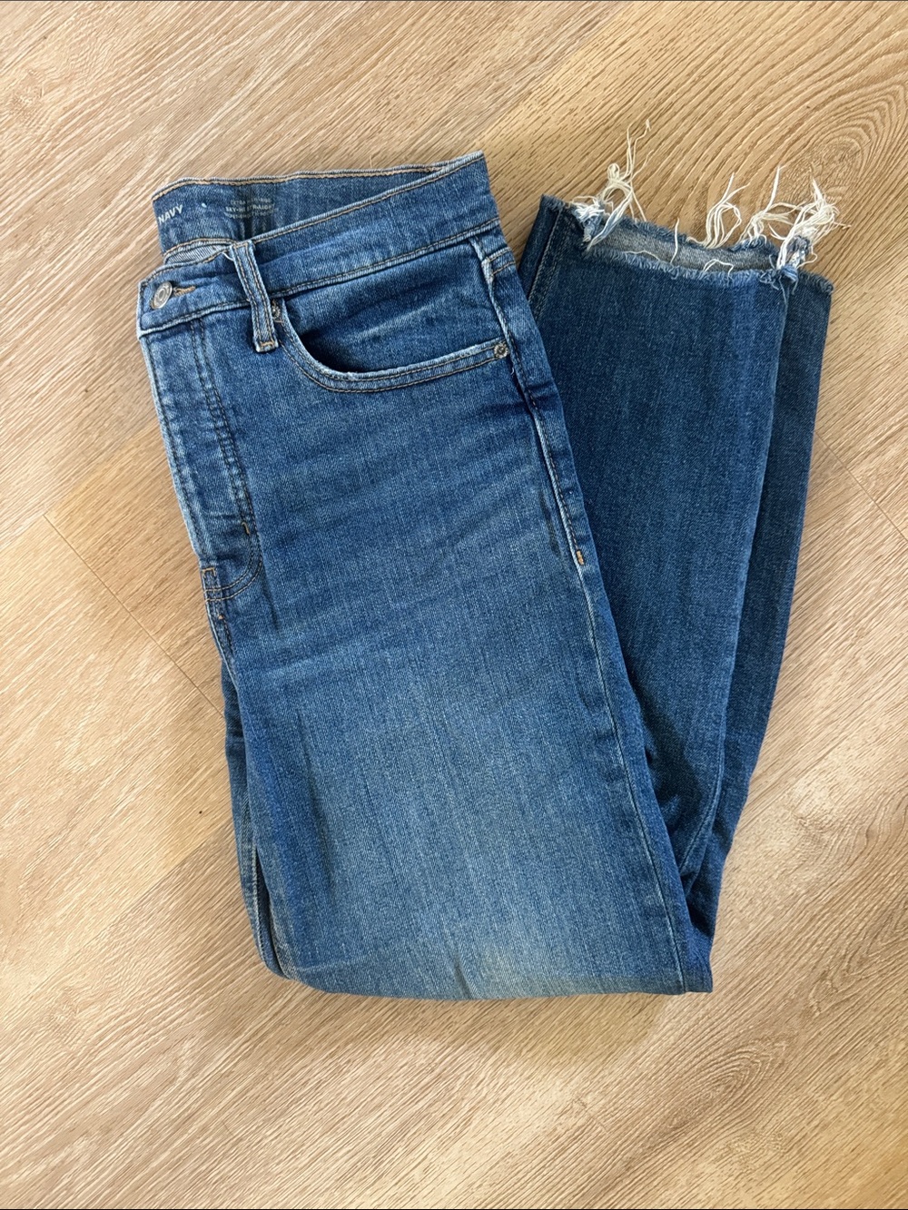 Old Navy Sky-Hi Straight Cropped Distressed Jeans Medium Wash